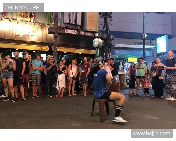 足球巨星变身路人街头探险揭示不为人知的一面与真实生活