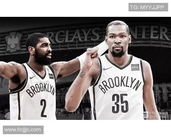 足球巨星集结一堂 举卡片展现荣耀与辉煌时刻